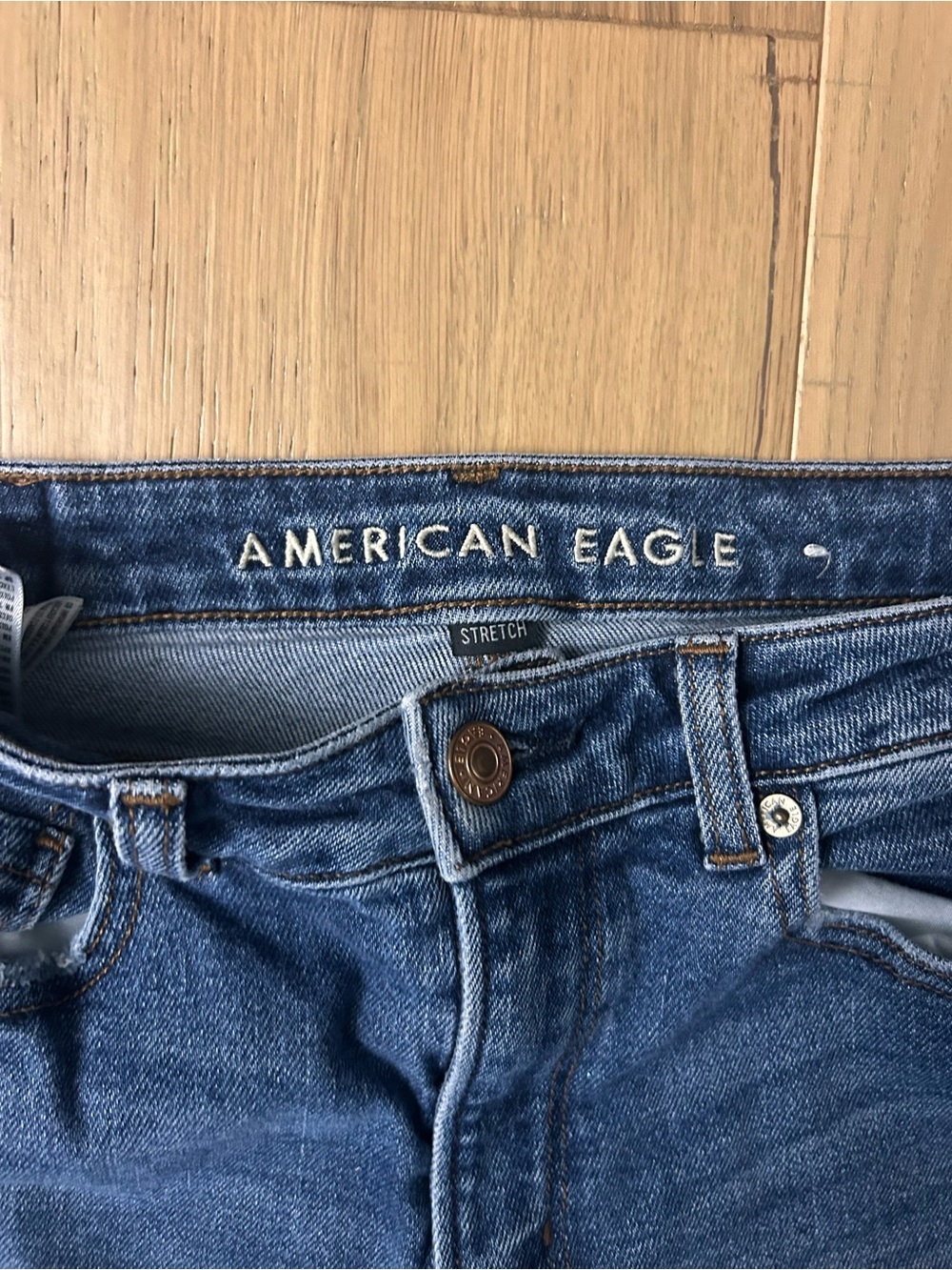 American Eagle Strigid Mom Jeans - Picture 5 of 10
